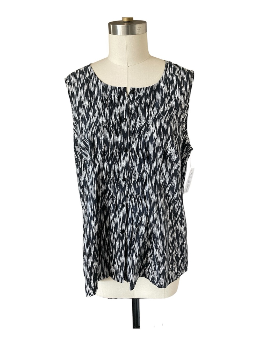 Pendleton Black and White Sleeveless Patterned Silk Smocked Top